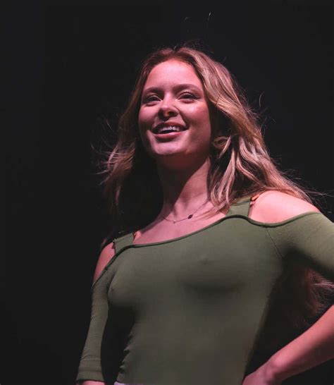 zara larsson nipple|Zara Larssons frække billede vækker opsigt: Hvorfor。